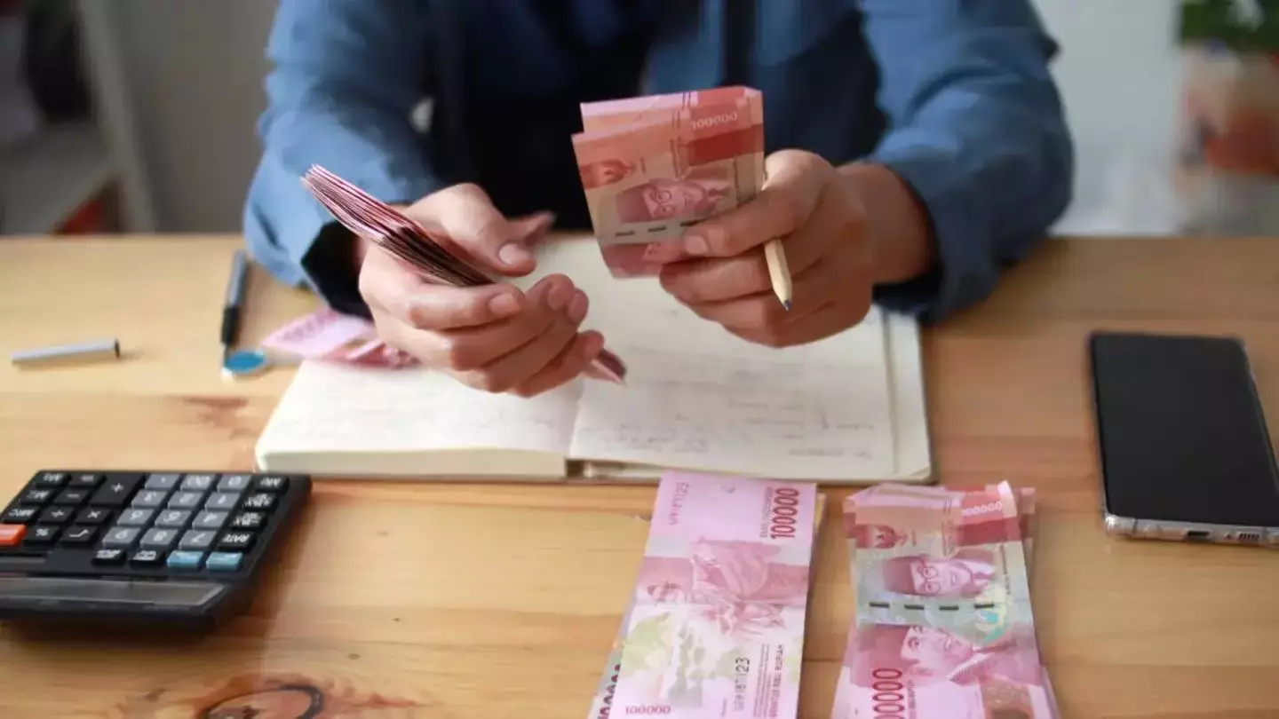 Bansos 600 Ribu Dicairkan Bertahap hingga Akhir 2025, Cek KTP Anda Sekarang untuk Tahu Status Penerima Cek penerima bansos oktober 2025