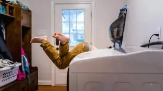 Ilustrasi terjebak di mesin cuci