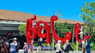 Ilustrasi wna di bali