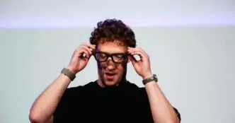 Meta rayban display glasses ambisi superintelligence mark zuckerberg dan kegagalan memalukan di panggung meta connect