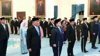 Presiden Prabowo Lantik Djamari Chaniago sebagai Menko Polkam, Erick Thohir Jabat Menpora Presiden prabowo melantik 11 pejabat baru