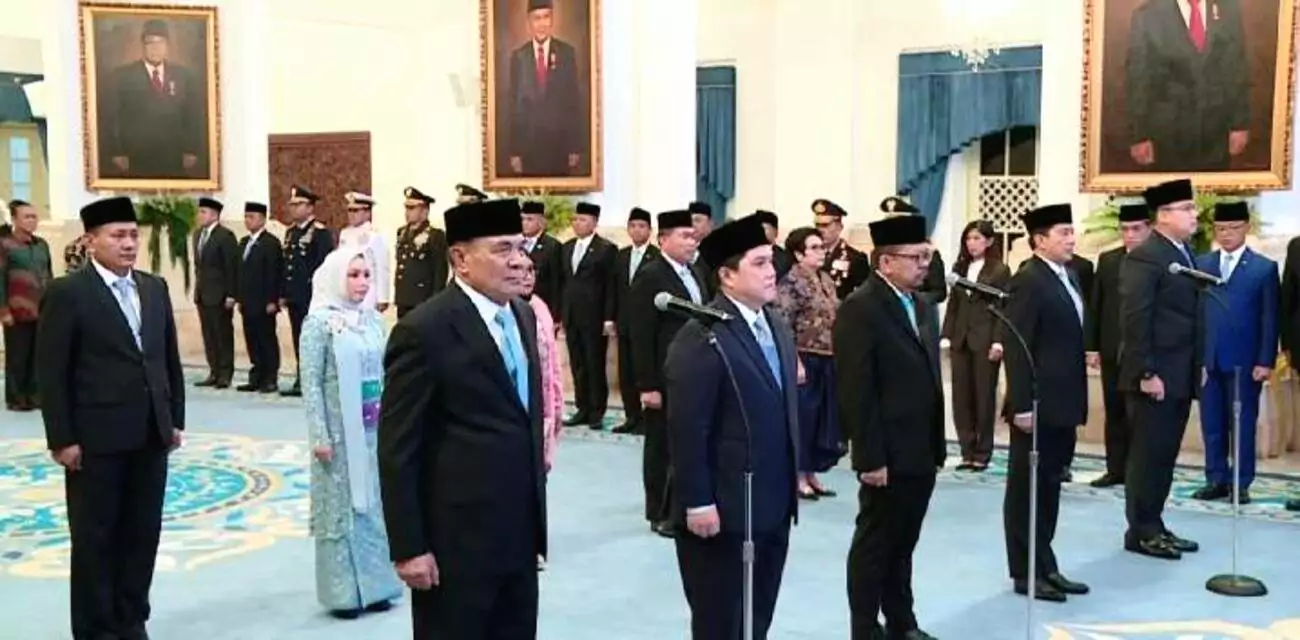 Presiden Prabowo Lantik Djamari Chaniago sebagai Menko Polkam, Erick Thohir Jabat Menpora Presiden prabowo melantik 11 pejabat baru