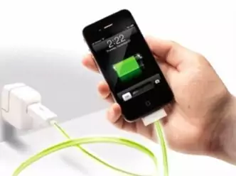 Ternyata berbahaya cas hp sampai 100 persen, ini penjelasan lengkapnya