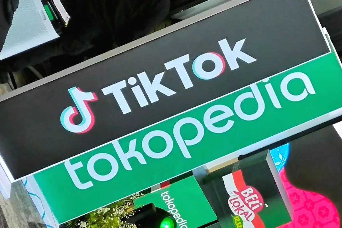 TikTok Nusantara kena Denda 15 Miliar karena Telat Lapor Akuisisi Tokopedia Tiktokshop tokopedia