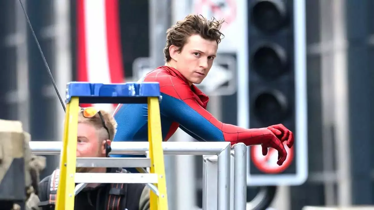 Tom Holland Alami Gegar Otak saat Syuting Spider-Man: Brand New Day, Produksi Dihentikan Sementara Tom holland head injury