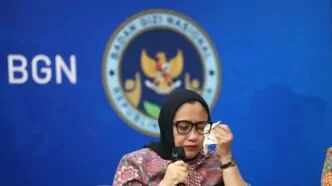 Wakil kepala bgn nanik s deyang menangis minta maaf