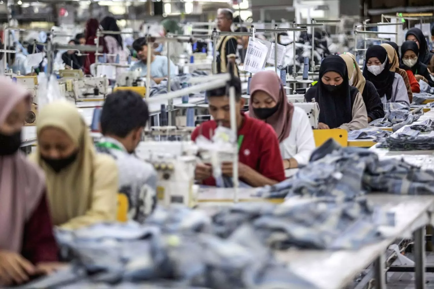 Jawa Tengah akan Buka 27 Pabrik Baru di Sektor Garmen dan Footwear, Ciptakan 130 Ribu Lowongan Kerja, Inilah Lokasinya! 27 pabrik baru akan didirikan di jawa tengah