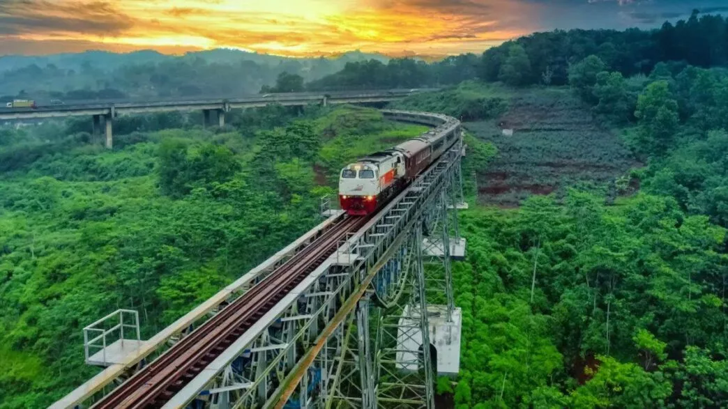 Jawa barat resmi luncurkan west java traincation, inovasi wisata menggunakan jalur kereta api