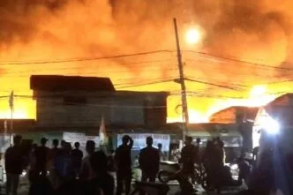 Kobaran api hantam gudang pt dame alam sejahtera di karawang, warga panik dengarkan ledakan