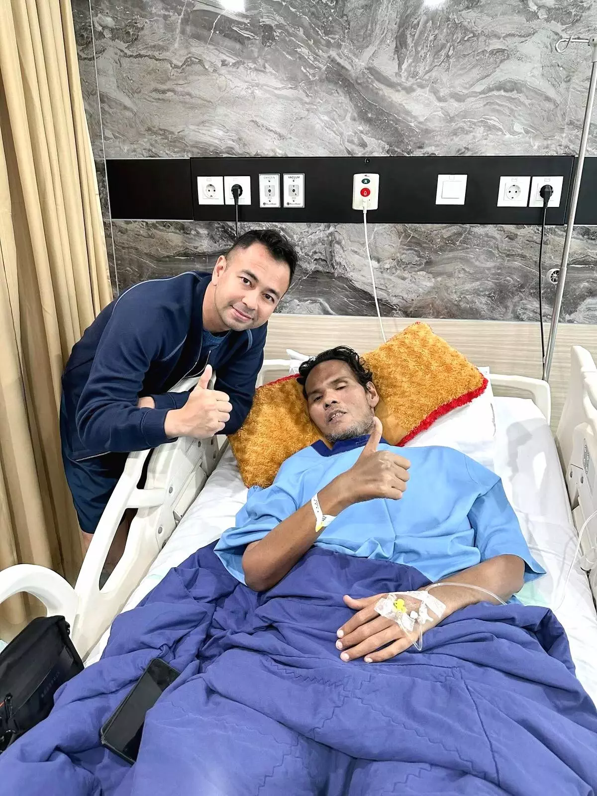 Raffi Ahmad Bawa Fahmi Bo ke Rumah Sakit Setelah Kondisinya Memburuk, Janji Bantu Pengobatan Hingga Sembuh Kondisi memprihatinkan, raffi ahmad langsung bawa fahmi bo ke rumah sakit