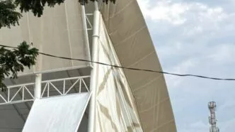 Lapangan padel anwa racquet club ambruk, pertandingan selebriti langsung dihentikan.