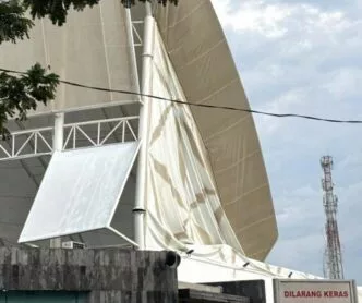 Lapangan padel anwa racquet club ambruk, pertandingan selebriti langsung dihentikan.