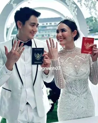 Amanda manopo kenny pamer foto buku nikah