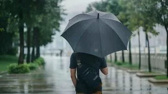 Hujan lebat prediksi bmkg sepekan akhir oktober 2025