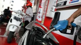 Ilustrasi mengisi bbm pertamina