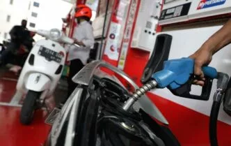 Ilustrasi mengisi bbm pertamina