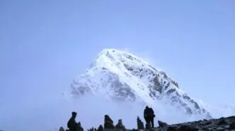 Ilustrasi pendaki everest