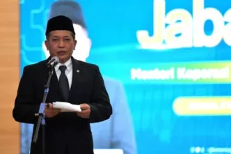 Menteri koperasi ferry juli