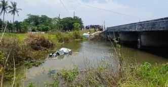 Mobil mbg tertabrak kereta api dipurworejo