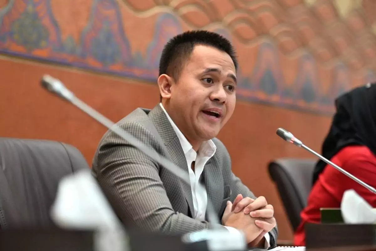 Produk Tanpa Sertifikat Halal Akan Ilegal 2026? DPR: Kebijakan Ngawur, UMKM Bisa Mati! Mufti anam