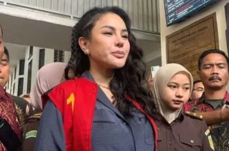 Nikita mirzani pede divonis bebas