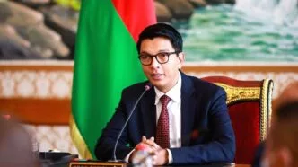 Presiden madagaskar kabur ke prancis