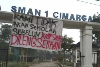 Siswa sman 1 cimarga mogok sekolah