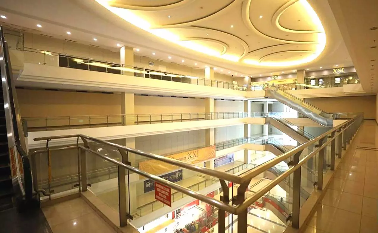 Suasana mal sepi dari atas di mall grand paragon jalan gajah mada jakarta