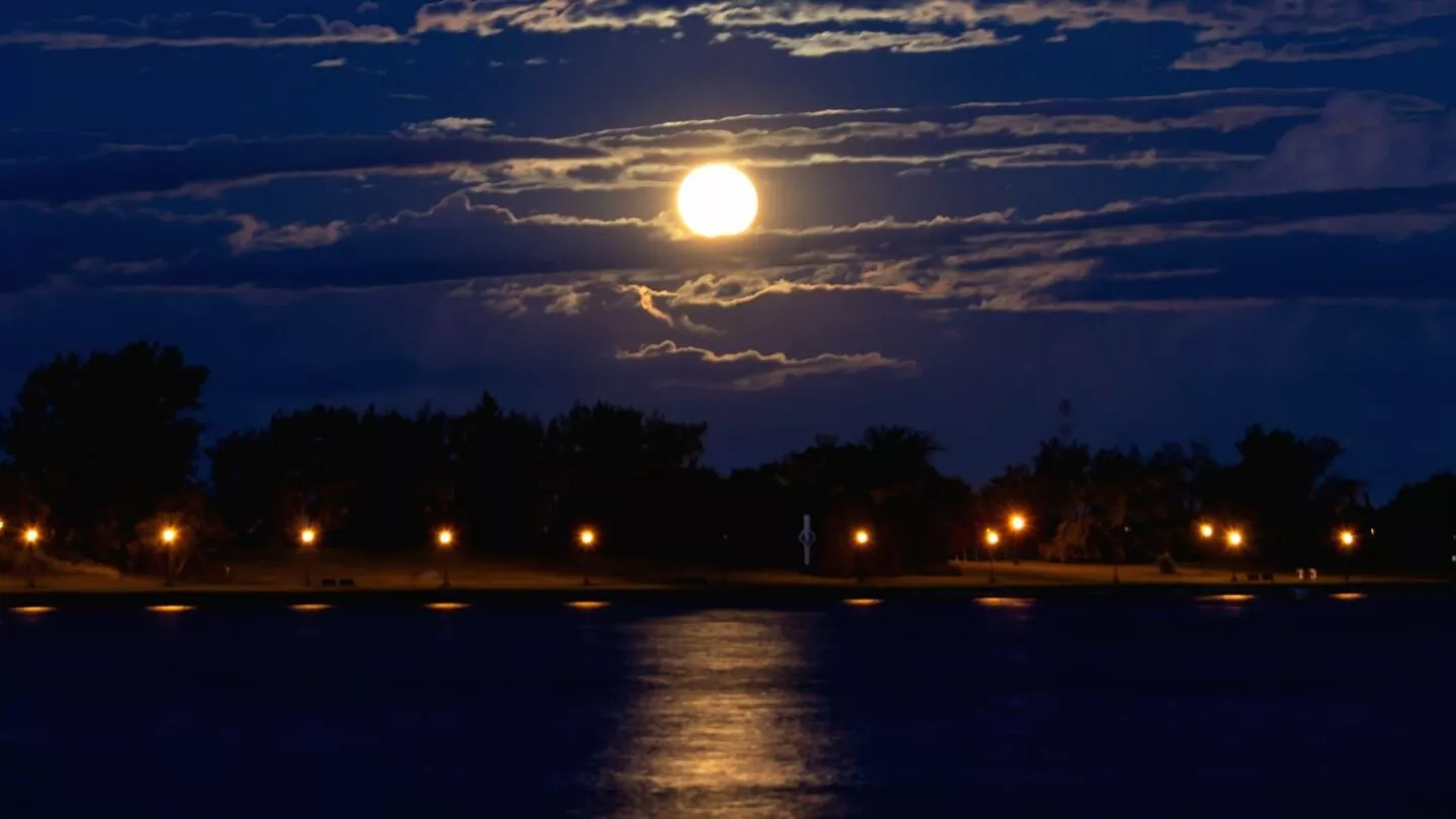 Catat Tanggalnya! Supermoon Terang dan Besar Akan Muncul 7 Oktober 2025 Supermoon 1