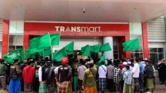 Demo Santri Protes Tayangan Trans7, Salah Alamat ke Transmart Jember Tuai Sorotan Warganet Transmrt 1
