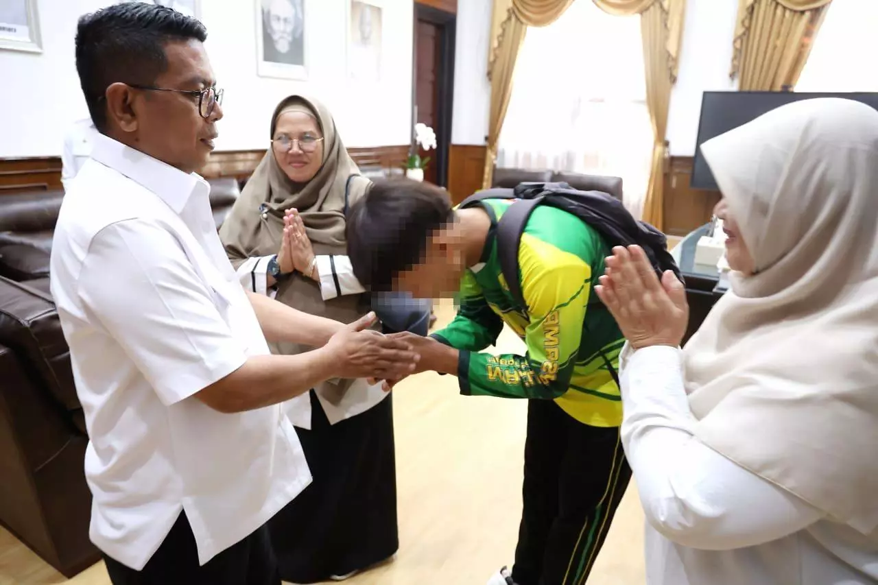Dapat Hadiah Umrah Usai Kasus Viral, Kepsek SMAN 1 Cimarga: Alhamdulillah, Pertolongan Allah Datang dari Segala Penjuru Umroh 1