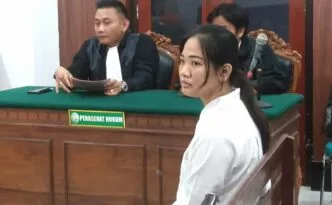 Ngaku Bisa Komunikasi dengan Para Dewa, Wanita Surabaya ini Didakwa Gelapkan Uang 6,3 Miliar Milik Bosnya Wanita mengaku bisa berkomunikasi dengan dewa lewat wa