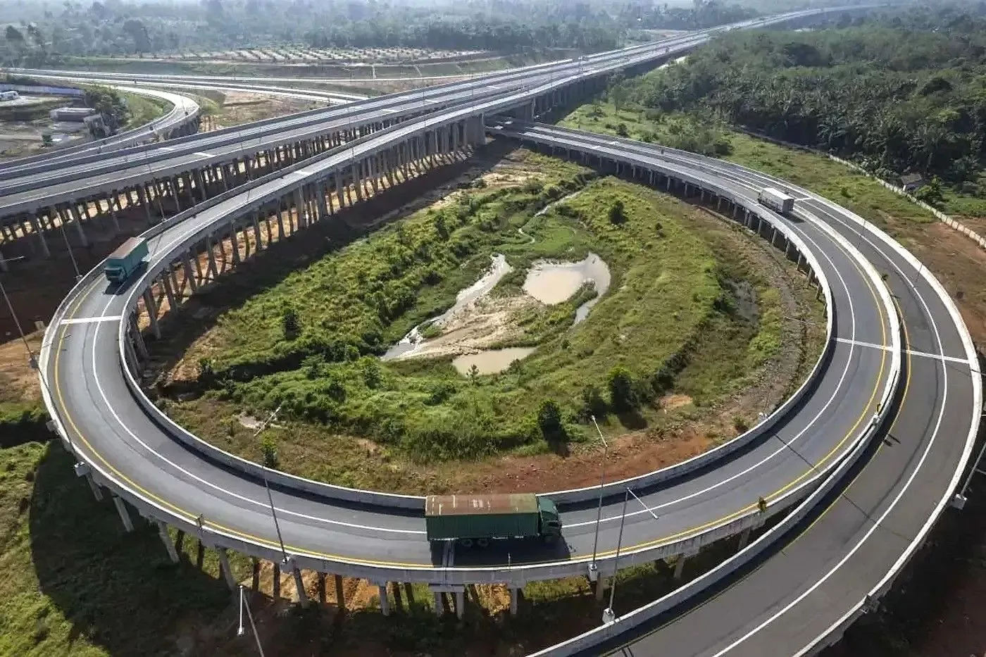 21 Ruas Jalan Tol Indonesia Sepi Pengguna, Pakar Sebut Kesalahan Perencanaan dan Tarif Tinggi 21 Ruas Jalan Tol di Indonesia Sepi Pengguna, Pemerintah Kehilangan Potensi Ekonomi