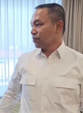 OTT KPK di Riau: Gubernur Abdul Wahid Ikut Diamankan, 10 Orang Terjaring Operasi Senyap Abdul wahid gubernur riau ditangkap kpk, 10 orang ikut diamankan