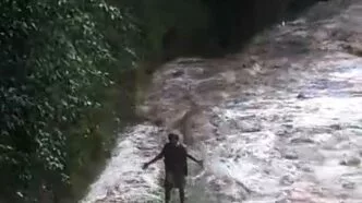 Aksi menegangkan penyelamatan odgj di bandung, terjebak di tengah arus sungai cikapundung