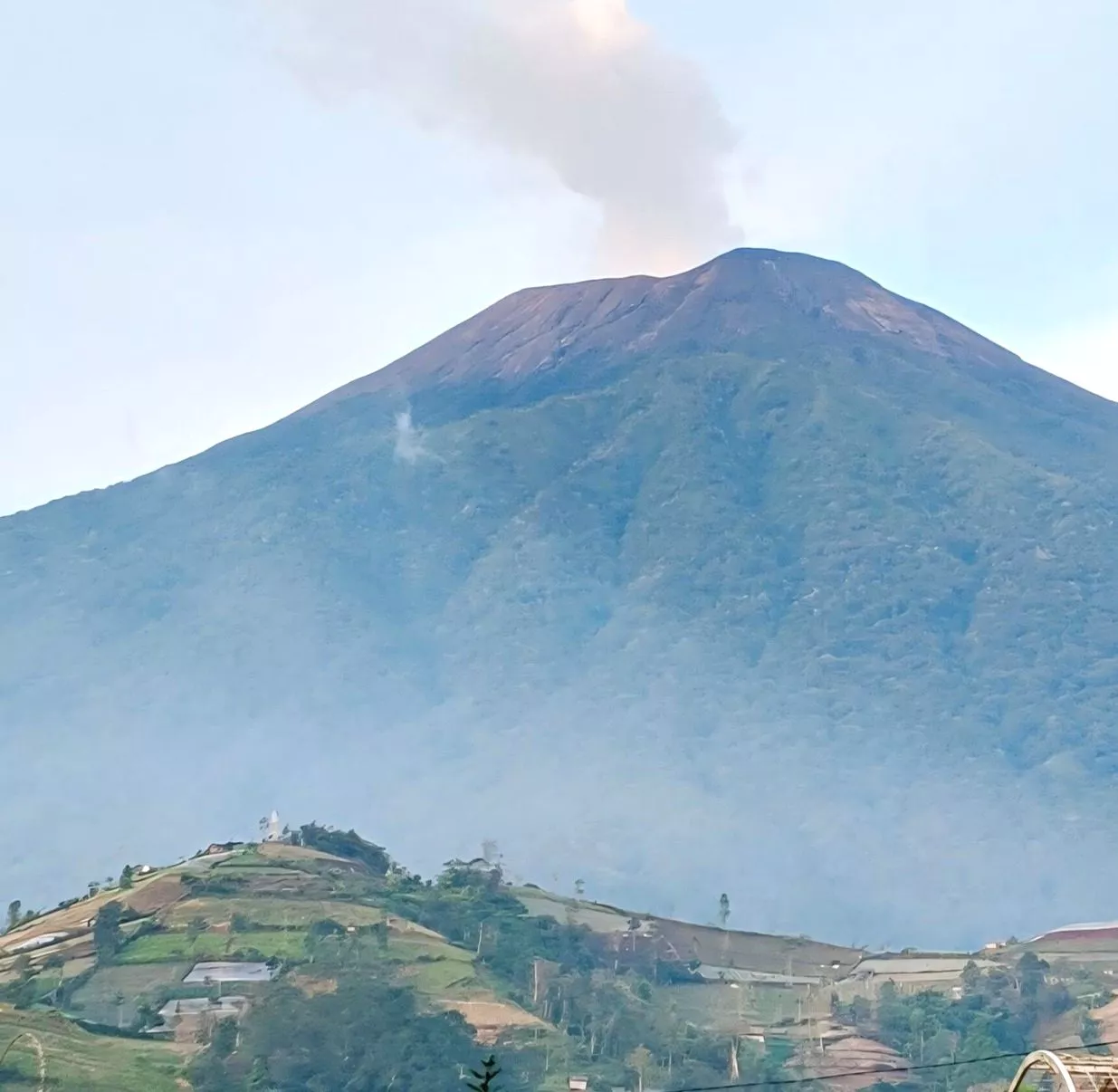 Daftar Status Gunung Api di Indonesia: Semeru Level Awas, Sangeangapi Naik ke Waspada Aktivitas Vulkanik Meningkat, Semeru Level Awas dan Sangeangapi Naik ke Waspada