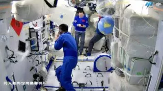 Astronot Shenzhou 20 Terjebak di Antariksa, Rencana Kembali ke Bumi Ditunda