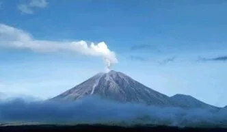 Badan Geologi Turunkan Status Semeru ke Siaga, Warga Diminta Tetap Waspada Bahaya Lahar