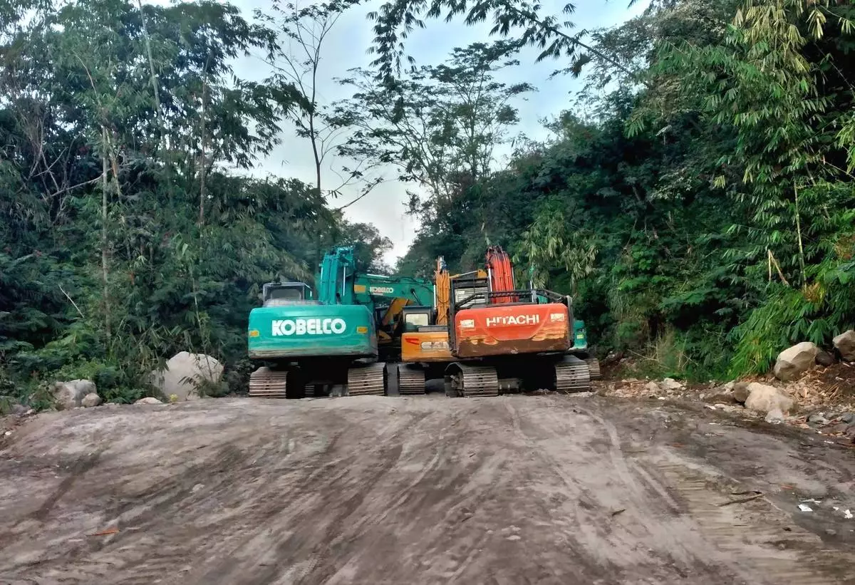 Kasus Tambang Pasir Ilegal di Lereng Merapi Magelang, Bareskrim Tetapkan Tiga Tersangka Termasuk Pemodal Utama Bareskrim gerebek tambang pasir ilegal di lereng merapi, tiga orang resmi jadi tersangka