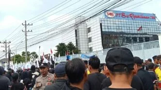 Belum Ada Kejelasan, Ribuan Eks Karyawan Sritex Demo Damai Tuntut Hak Pesangon