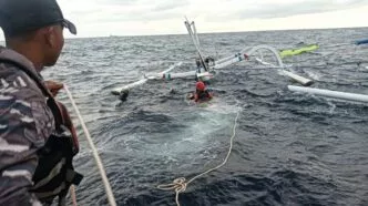 Hilang Berjam-Jam di Laut, Nelayan Nusa Penida Akhirnya Ditemukan Selamat Diterjang ombak batu abah, nelayan nusa penida berhasil diselamatkan tim sar