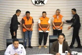 Gubernur riau abdul wahid jadi tersangka, kpk bongkar permintaan fee rp 7 miliar lewat orang kepercayaan