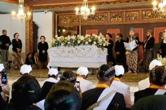 Gusti purboyo naik tahta gantikan ayahnya