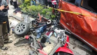 Kecelakaan Maut Kereta Api Prambanan: Tiga Pengendara Motor Tewas, Satu Keluarga Luka-Luka Kecelakaan maut kereta api prambanan tiga pengendara motor tewas, satu keluarga luka luka