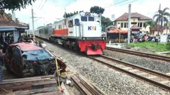 Kecelakaan maut di perlintasan prambanan, tiga orang tewas usai ka bangunkarta hantam mobil dan motor