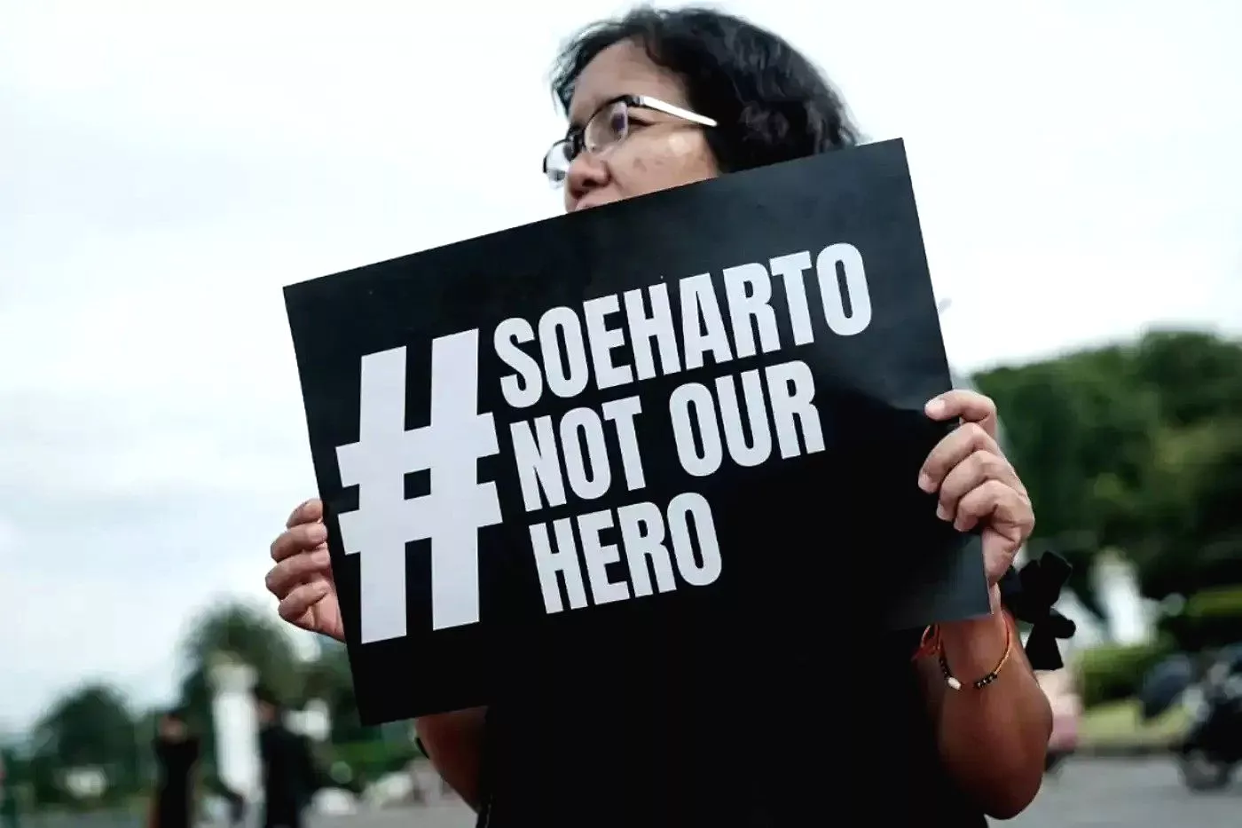 Kontroversi Pengukuhan Soeharto sebagai Pahlawan Nasional, Gelombang Kritik Terhadap Rekam Jejaknya Merebak PROTES SOEHARTO PAHLAWAN