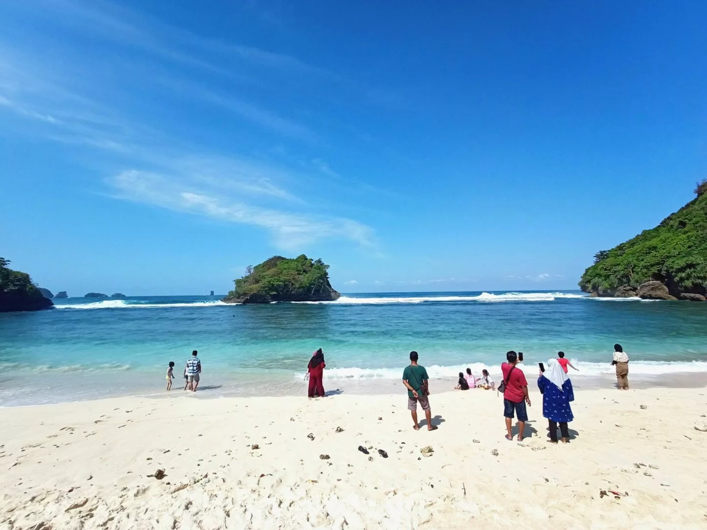 Pesona Teluk Asmara Beach Malang