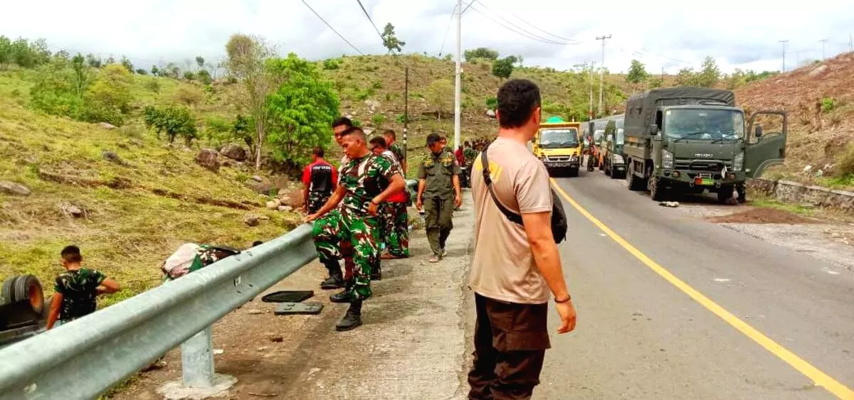 Truk Polisi Bermuatan 140 Kotak Amunisi TNI Terguling di Dompu, Dua Anggota Dalmas Terluka Rem Blong, Truk Polisi Pengangkut Amunisi TNI Terguling di NTB