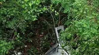 Rem Blong di Tebing Batu, Truk Taktis Brimob Terjun ke Jurang 30 Meter