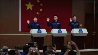Shenzhou 21 Jadi Penyelamat, Astronaut China Pulang Setelah Misi Terpanjang